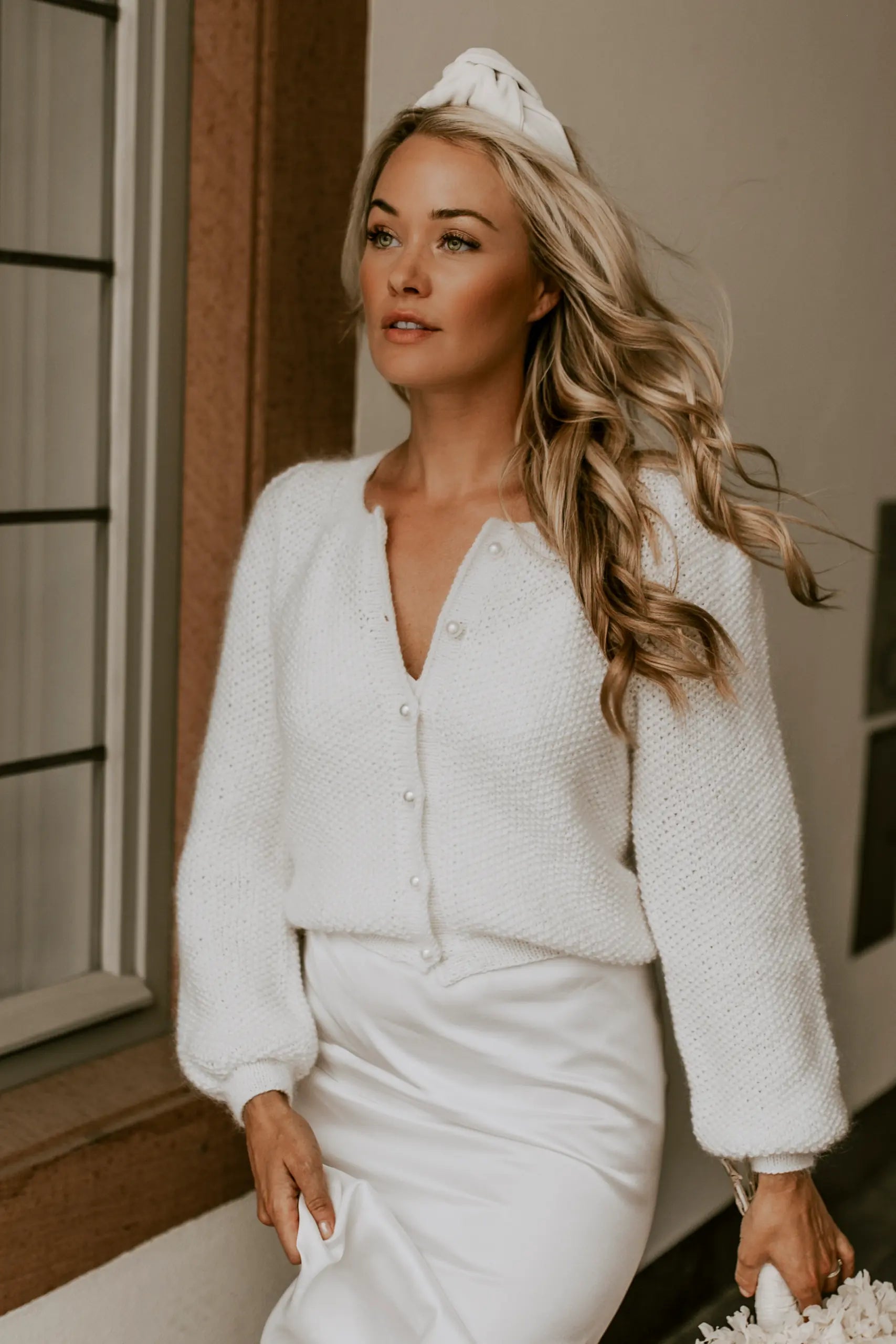 Braut Strickjacke mit Perlenknöpfen aus Merino Mohair Seide in ivory
