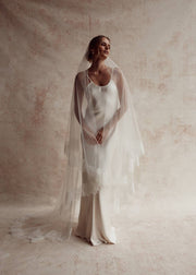 Brautschleier mit Chantilly Spitze aus englischem Tüll in Silk White
