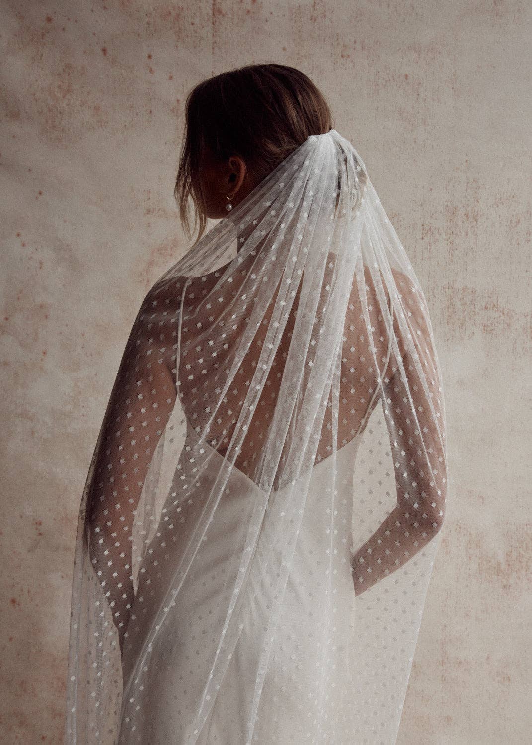 Brautschleier mit Polka Dots aus Tüll in Silk White
