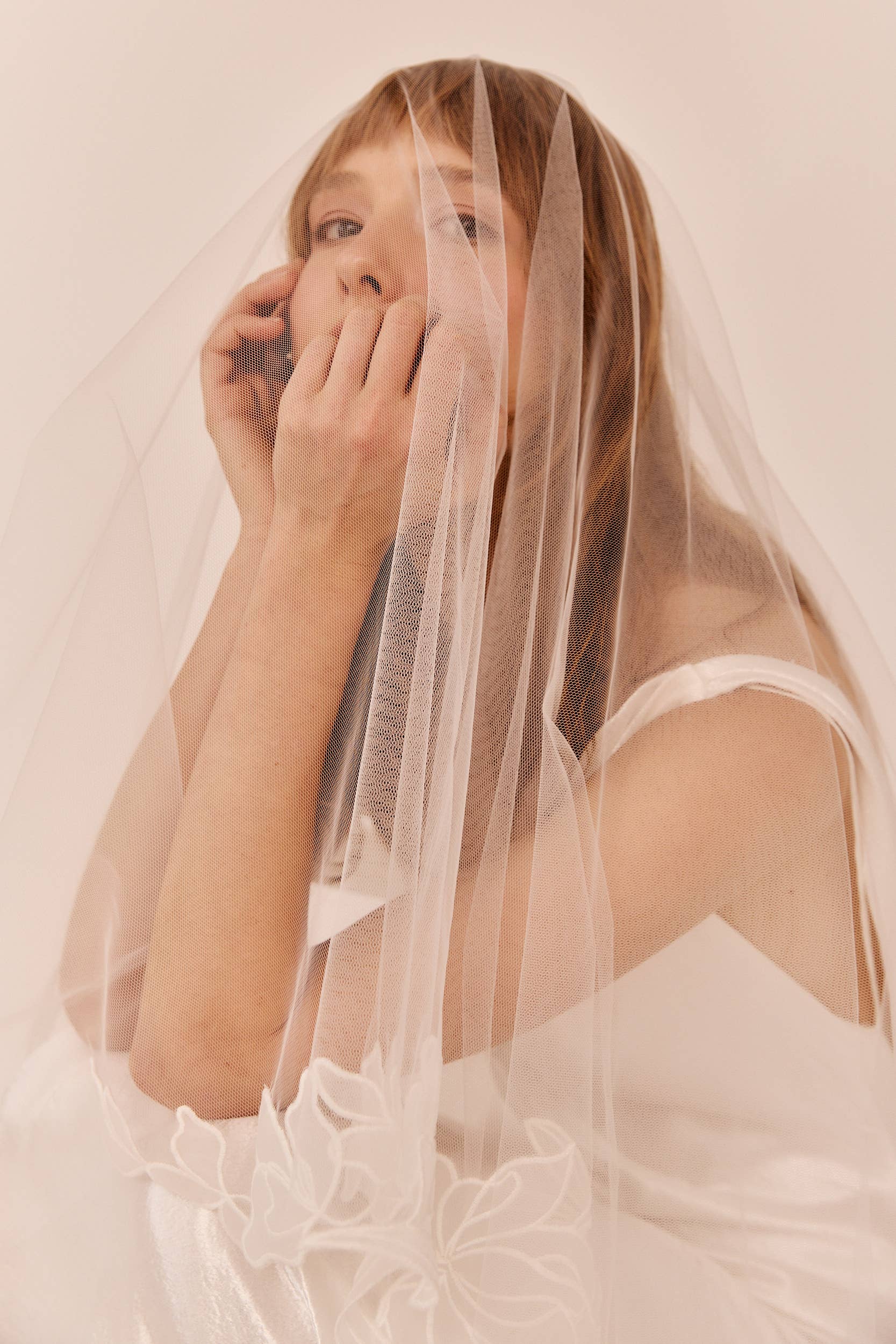 Drop Veil mir großflächiger Spitze