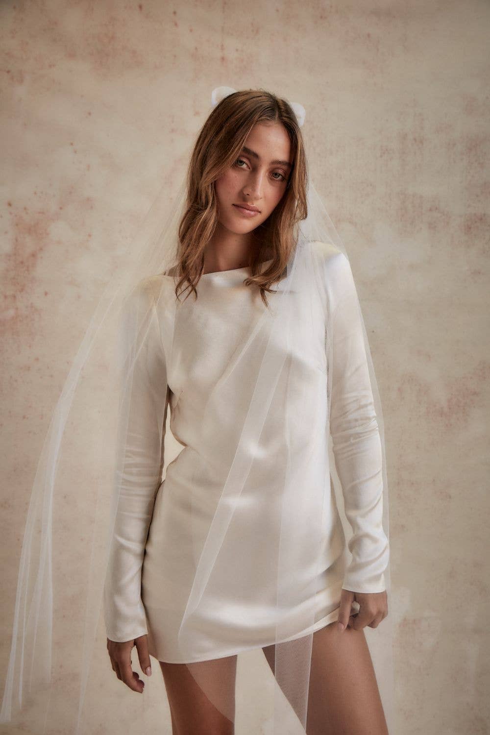 Kurzer Brautschleier mit Schleife in Silk White für Standesamt

