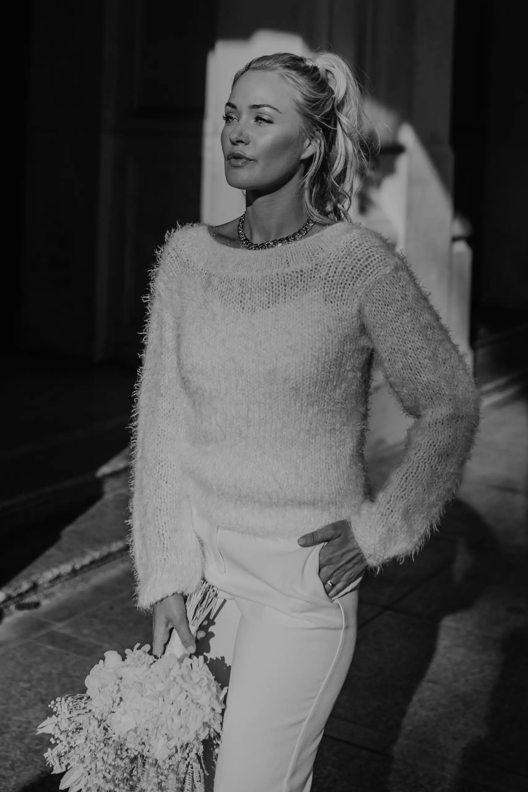 Weicher Brautpullover für Hochzeit in weiss
