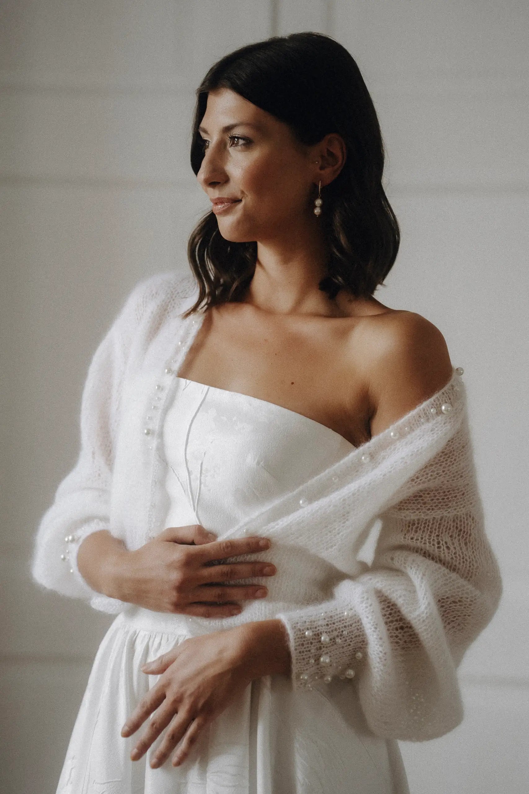 Leichte Bridal Knit Strickjacke in semi-sheer Optik für moderne Braut Looks