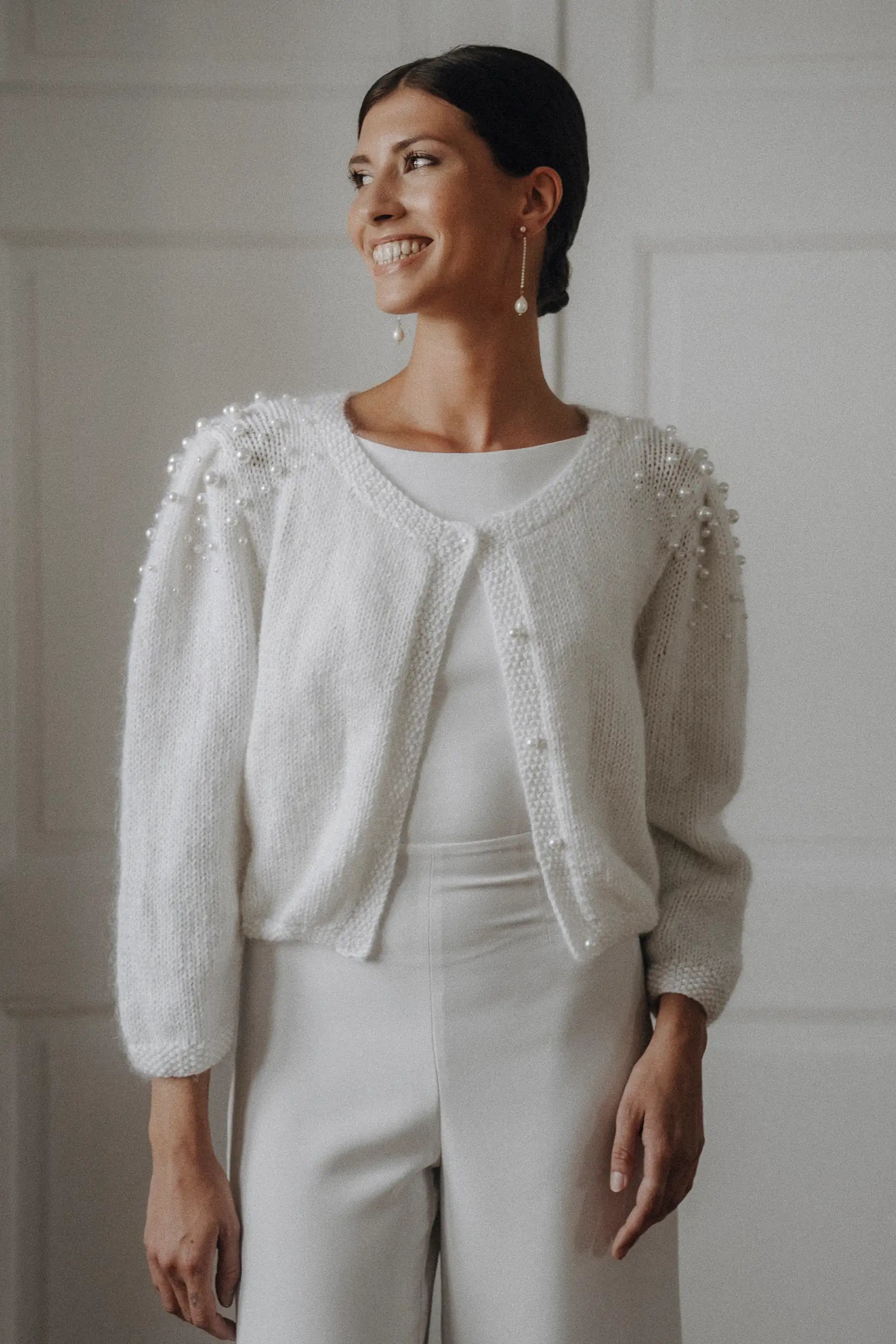 Elegante Bridal Knit Strickjacke aus Merino Mohair Seide mit Perlenknöpfen
