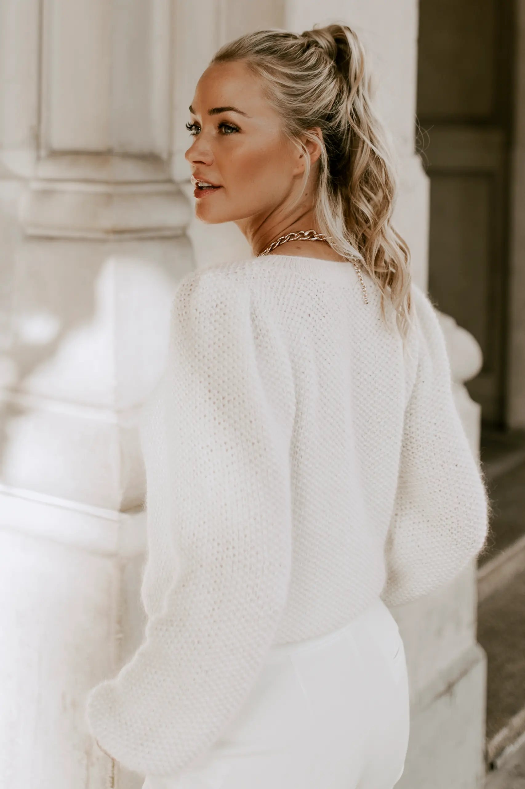 Brautstrickjacke weiss Rundhals Ausschnitt