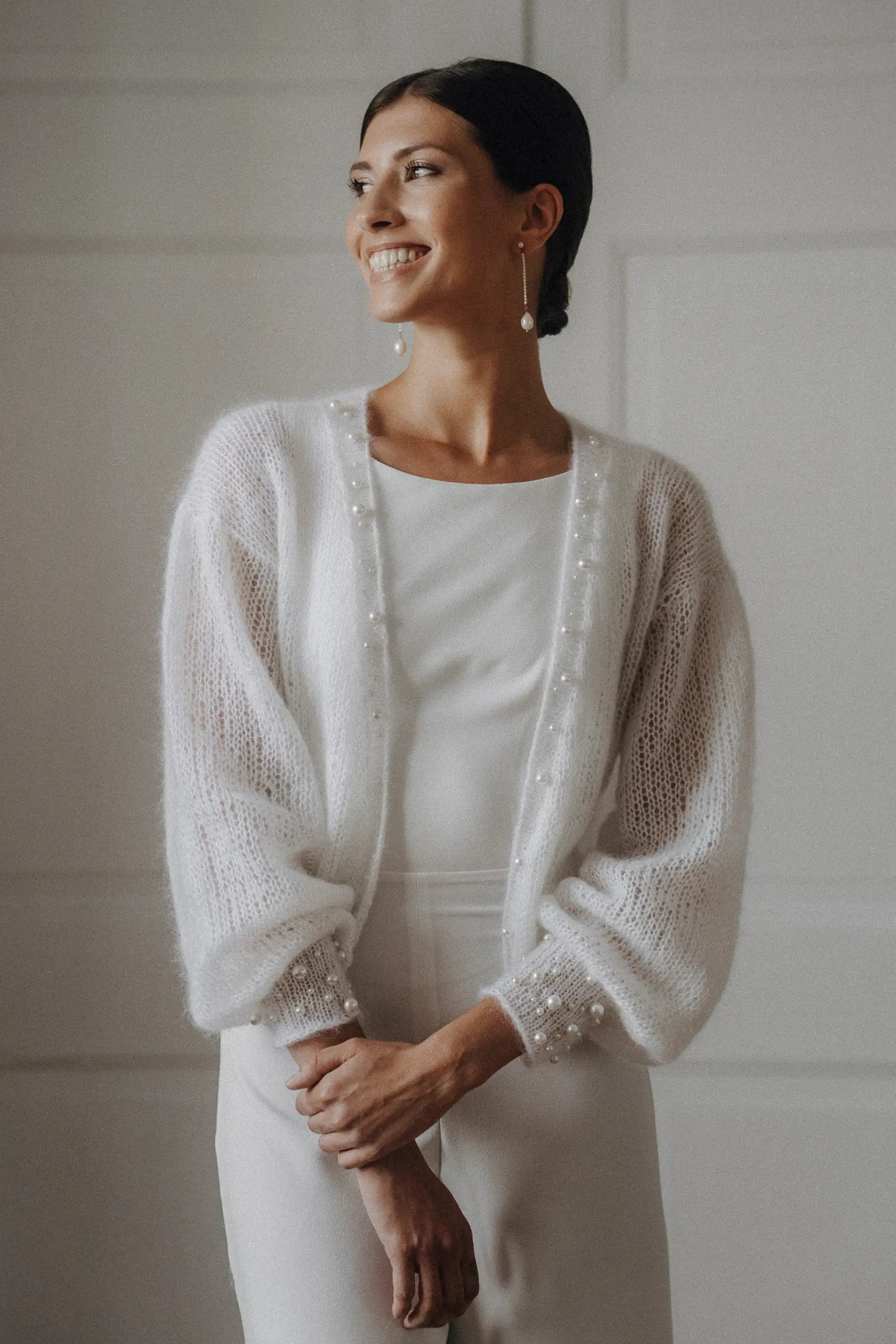Semi-transparente Braut Strickjacke mit V-Ausschnitt und Perlenstickerei