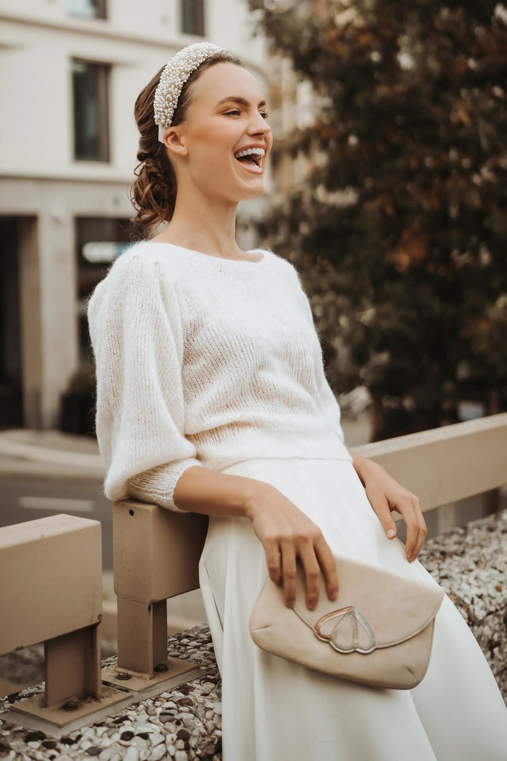 Handgestrickter Kaschmir Pullover für moderne Braut Looks
